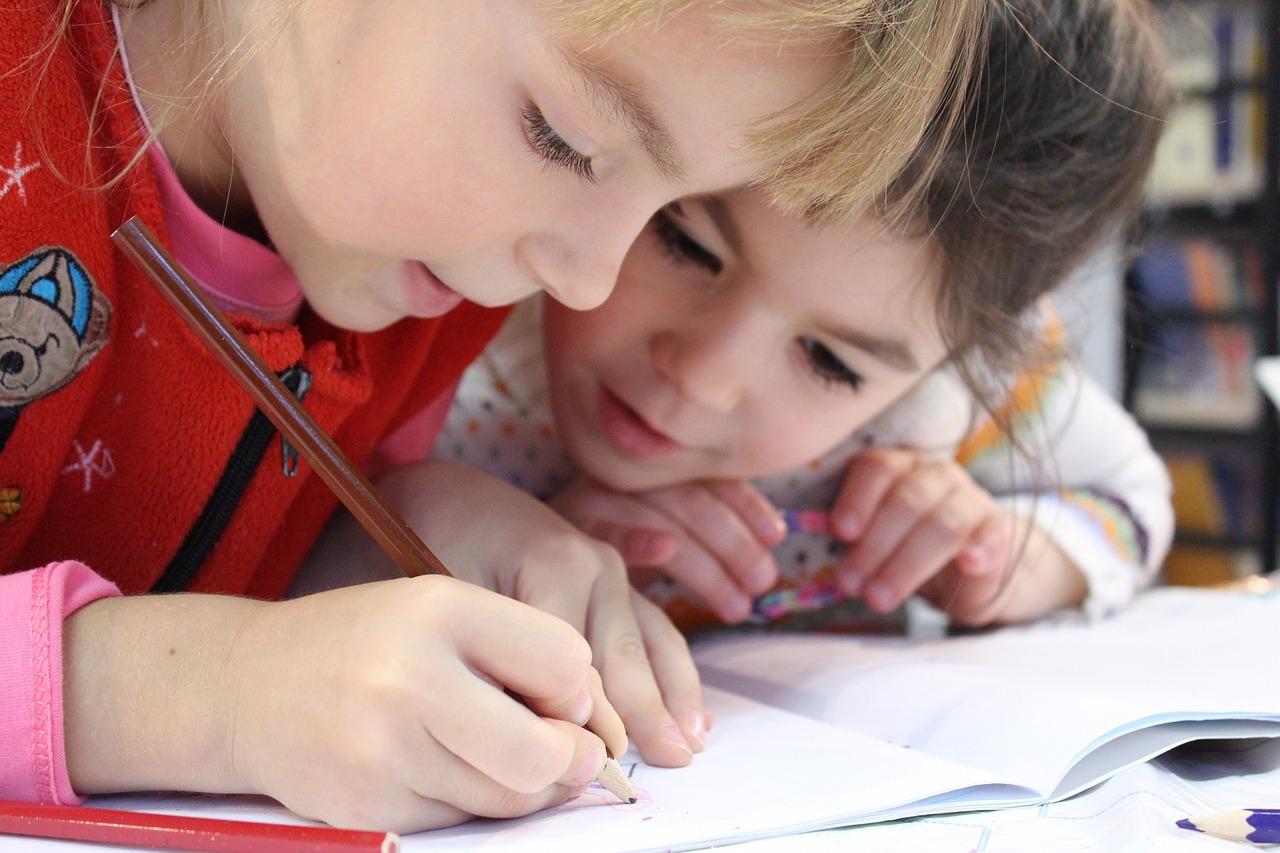 kids-girl-pencil-1093758 kids, girl, pencil-1093758.jpg
